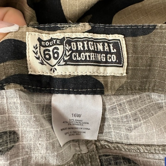 𝅺THE Route 66 Camo Cargo Capri Pants (Size 16) - Picture 7 of 8